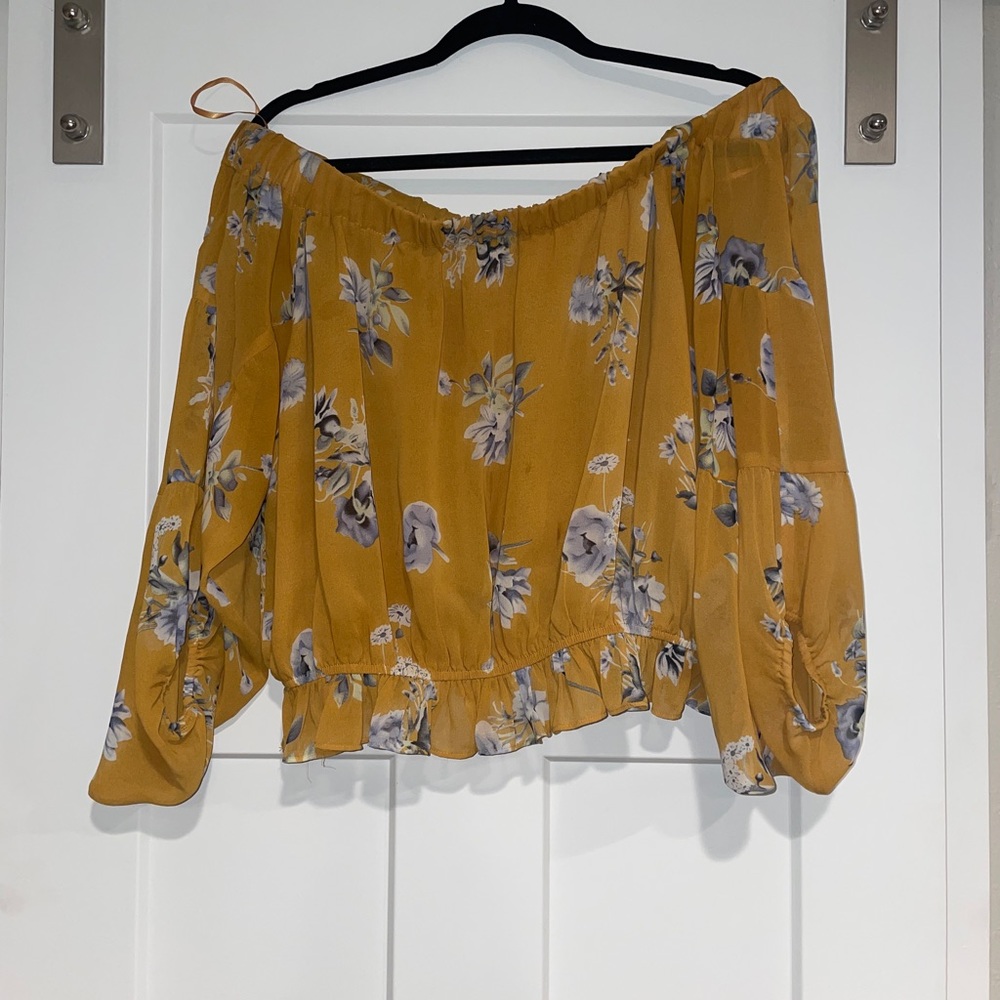 Off-shoulder cropped blouse